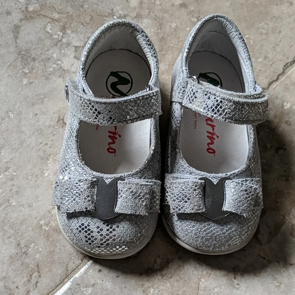 Naturino Toddler Girl Sz 4 Silver Shoes